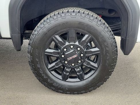 Used 2025 GMC Sierra 2500 AT4 w/ AT4 Premium Plus Package AWD/4WD image 10