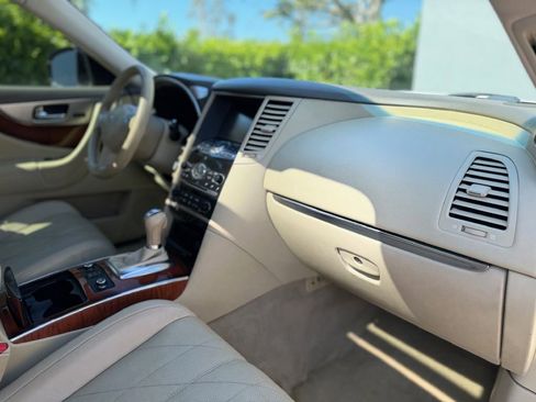 Used 2014 INFINITI QX70 AWD w/ Premium Package image 17