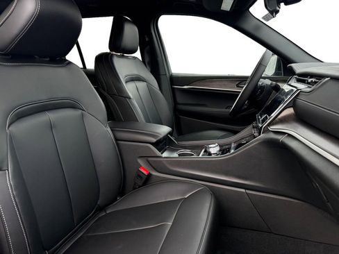 New 2025 Jeep Grand Cherokee Limited w/ MOPAR Finishing Package image 15