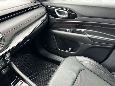 Used 2022 Jeep Compass Trailhawk image 32