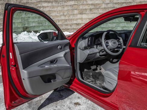 Used 2023 Hyundai Elantra SEL w/ Cargo Package image 23