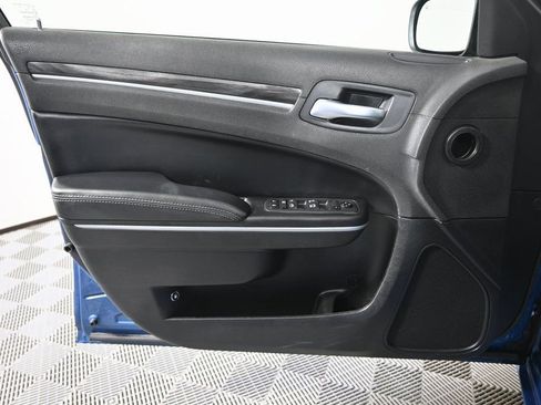 Used 2022 Chrysler 300 Touring w/ Sport Appearance Package image 18