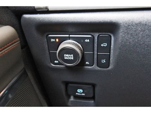 Used 2025 Ford Expedition Active AWD/4WD image 21