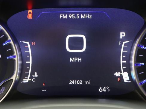 Used 2025 Chrysler Pacifica Select FWD image 17
