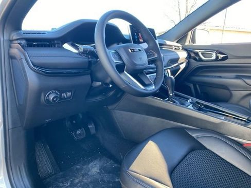 New 2026 Jeep Compass Latitude image 18