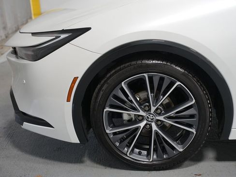 Certified 2025 Toyota Prius image 5