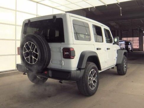 Used 2024 Jeep Wrangler Sport S image 4