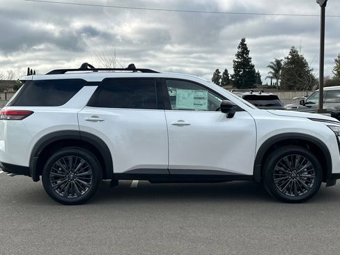 New 2026 Nissan Pathfinder SL AWD/4WD image 3