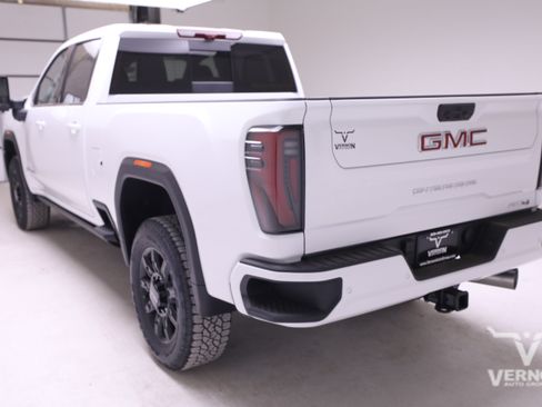 Used 2026 GMC Sierra 2500 AT4 w/ AT4 Premium Plus Package AWD/4WD image 3