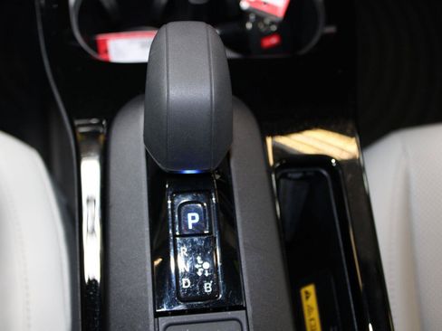 Used 2024 Toyota Prius XLE FWD image 24
