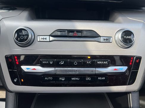 Used 2024 Ford Explorer XLT w/ Equipment Group 202A image 19