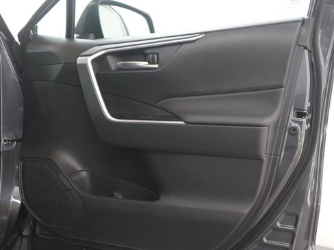 Used 2025 Toyota RAV4 XLE image 9