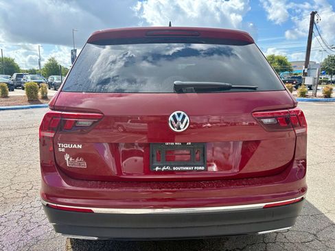 Used 2021 Volkswagen Tiguan SE FWD image 4