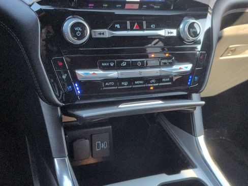 Used 2023 Ford Explorer Platinum w/ Technology Package AWD/4WD image 26