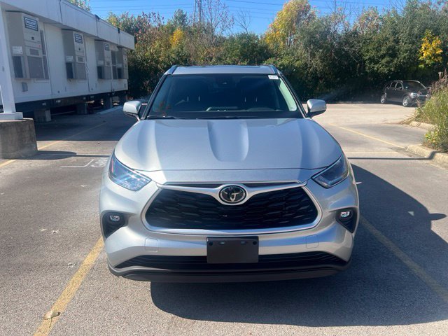 Used 2021 Toyota Highlander XLE AWD/4WD image 1