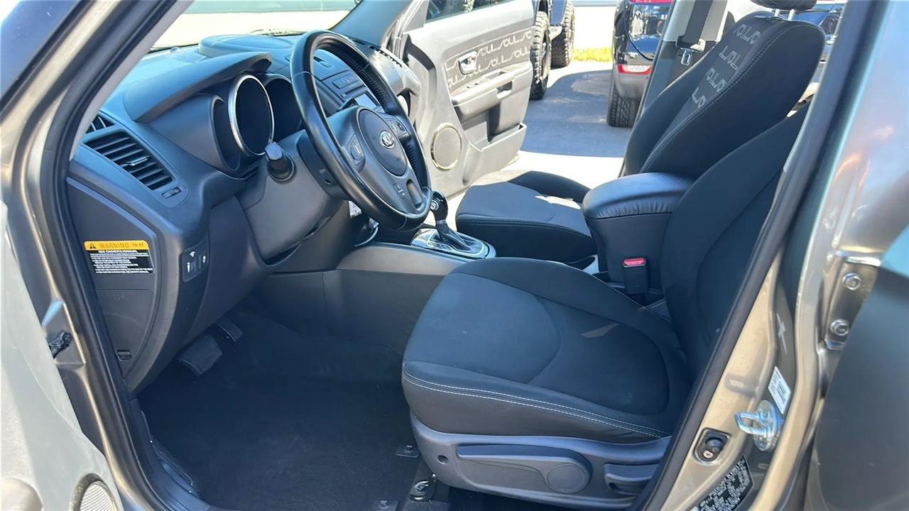 Used 2013 Kia Soul + FWD image 22