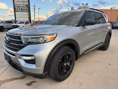 Used 2020 Ford Explorer XLT w/ Equipment Group 202A image 6
