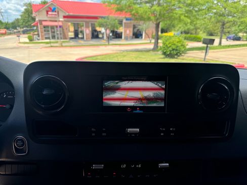 Used 2019 Mercedes-Benz Sprinter 2500 image 33