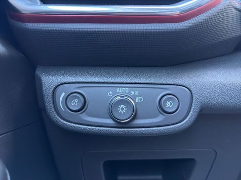 Used 2023 Chevrolet TrailBlazer RS w/ Sun and Liftgate Package image 18