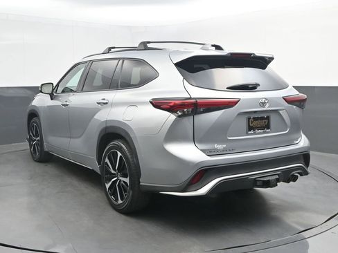 Used 2021 Toyota Highlander XSE FWD image 3
