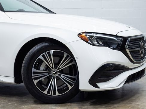 Used 2024 Mercedes-Benz E 350 4MATIC Sedan image 5