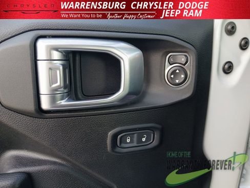 Used 2023 Jeep Wrangler Unlimited Rubicon w/ Cold Weather Group AWD/4WD image 30
