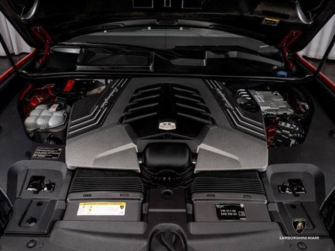 Used 2024 Lamborghini Urus S AWD/4WD image 4
