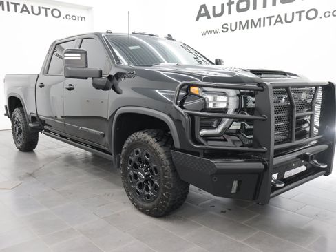 Used 2024 Chevrolet Silverado 3500 High Country w/ High Country Premium Package AWD/4WD image 2