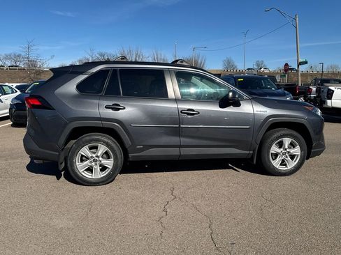 Used 2021 Toyota RAV4 LE image 9