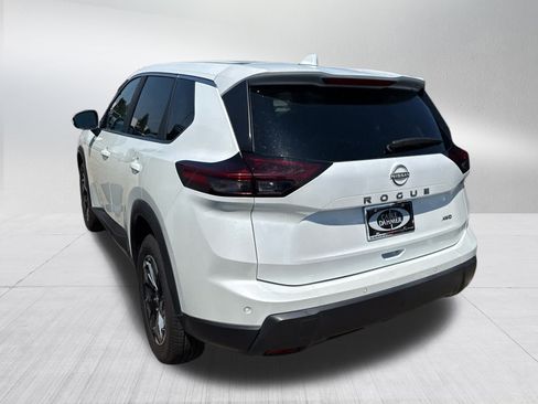 Used 2025 Nissan Rogue SV AWD/4WD image 4