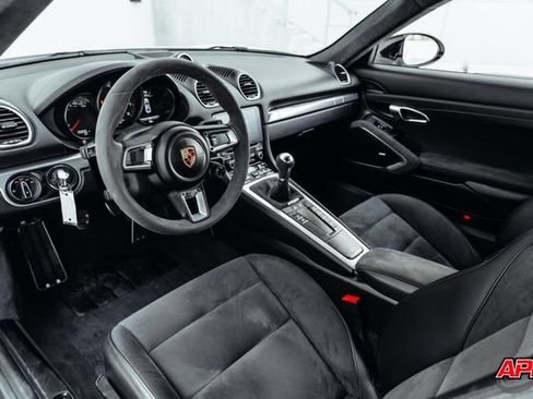 Used 2018 Porsche 718 Cayman GTS RWD image 2