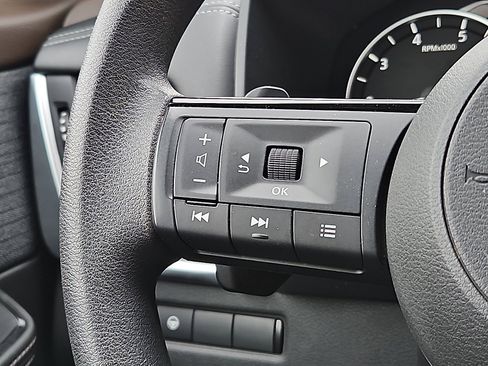 Certified 2023 Nissan Rogue SV image 19