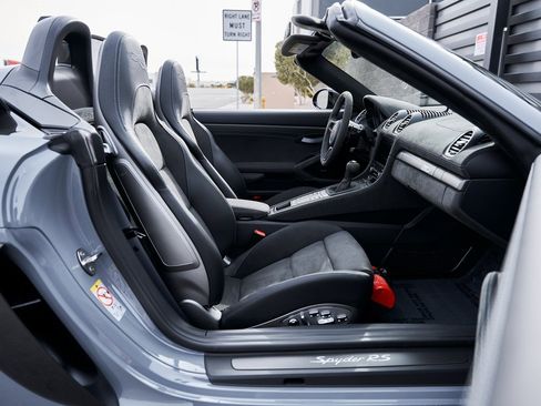 Used 2024 Porsche 718 Boxster Spyder RS w/ Weissach Package image 39