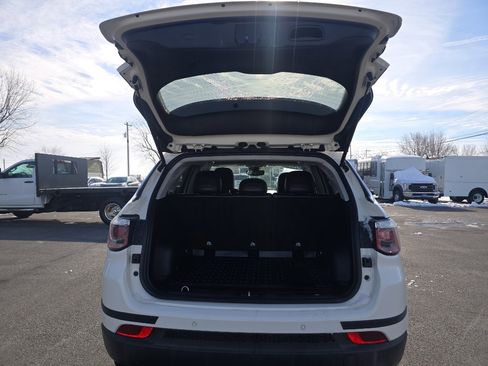 Used 2019 Jeep Compass Latitude w/ Safety & Security Group AWD/4WD image 9