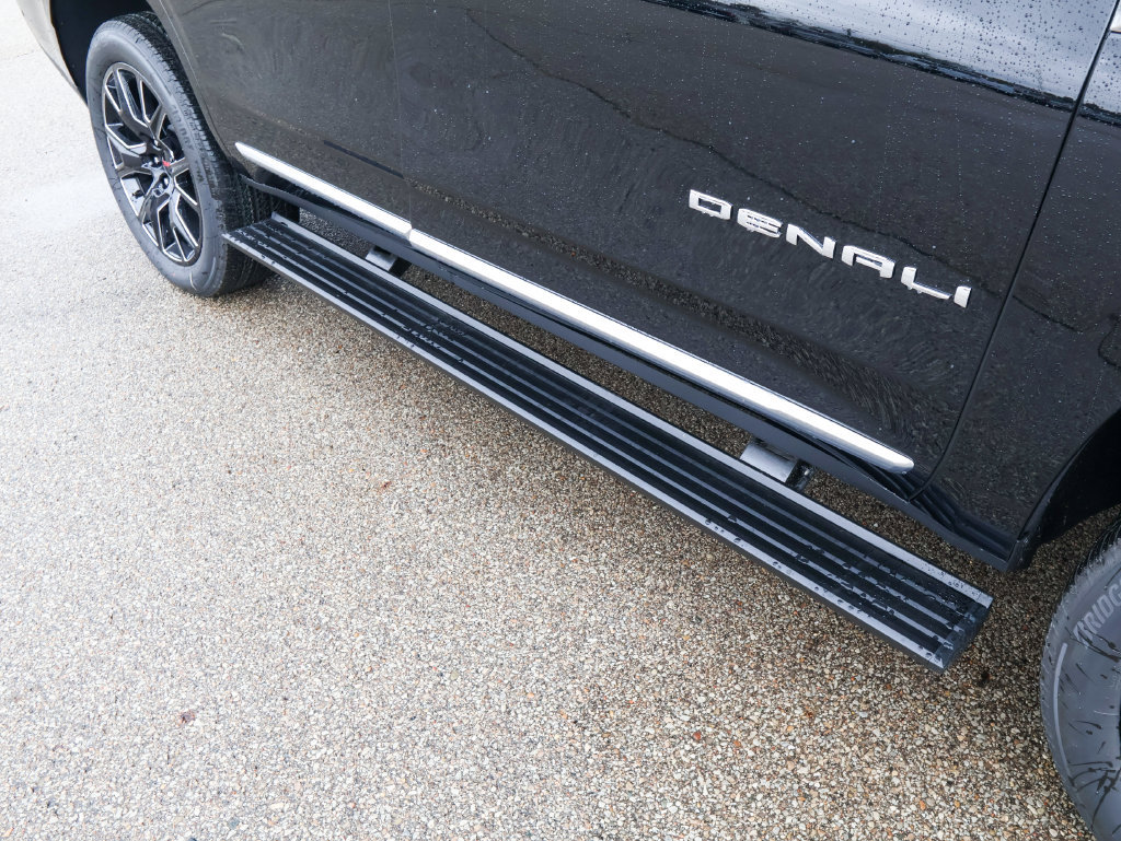 New 2026 GMC Yukon Denali w/ Denali Reserve Package AWD/4WD image 8