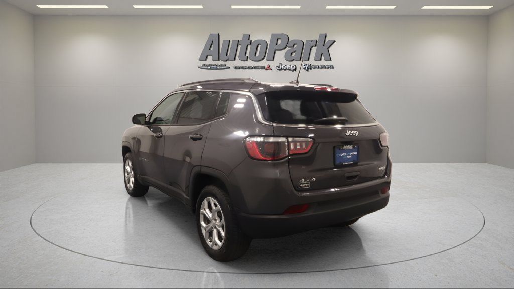 Used 2024 Jeep Compass Latitude AWD/4WD image 4
