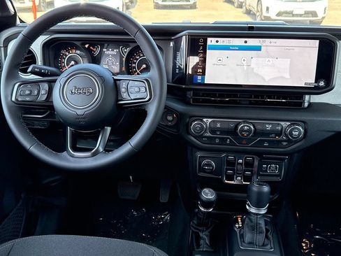 New 2026 Jeep Gladiator Sport AWD/4WD image 18