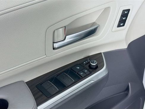 Certified 2021 Toyota Sienna Limited FWD image 20