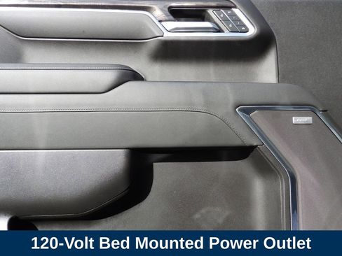 Used 2022 Chevrolet Silverado 1500 LTZ w/ Z71 Off-Road Package image 9