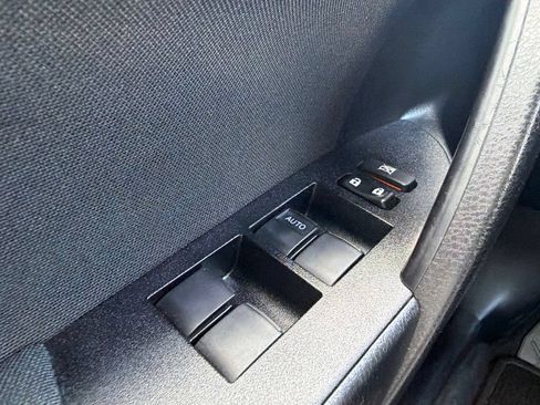 Used 2017 Toyota Corolla LE w/ Carpet Mat Package (TMS) FWD image 21