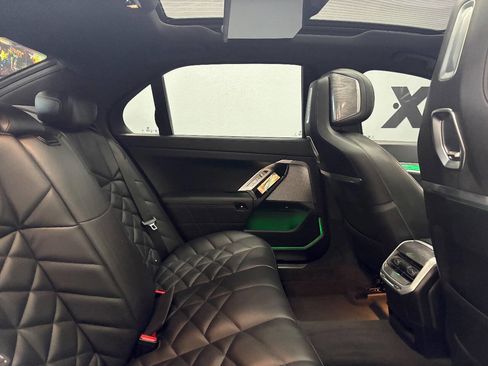 Used 2025 BMW 740i w/ Premium Package image 72