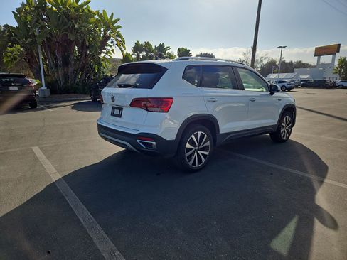 Used 2023 Volkswagen Taos SE FWD image 5