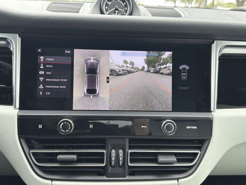 Used 2022 Porsche Macan AWD/4WD image 25