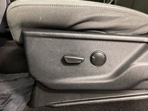 Used 2025 Ford F150 XLT w/ Equipment Group 301A Standard image 17