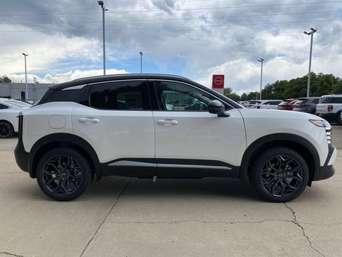 New 2026 Nissan Kicks SR w/ SR Premium Package AWD/4WD image 7