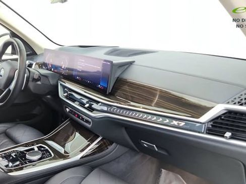 Used 2025 BMW X7 xDrive40i w/ Premium Package AWD/4WD image 33