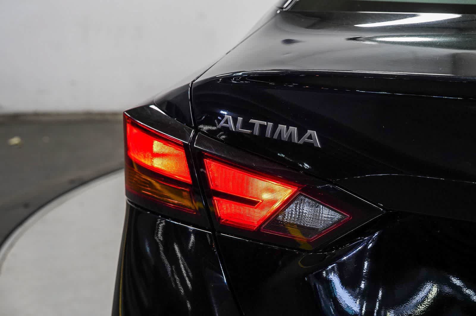 Used 2024 Nissan Altima 2.5 SR FWD image 11