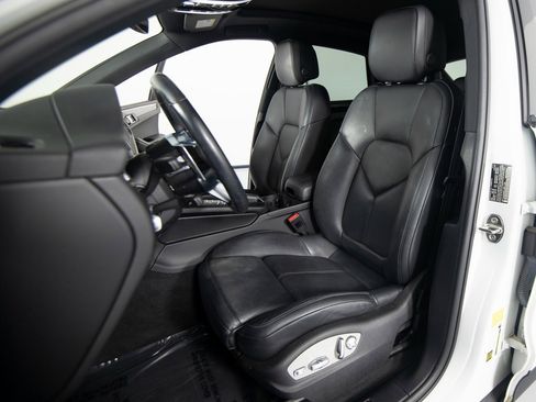 Certified 2020 Porsche Macan image 17