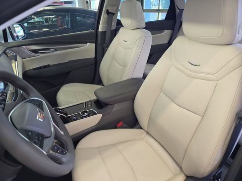 Used 2026 Cadillac XT5 Premium Luxury w/ Driver Assist Package FWD image 17