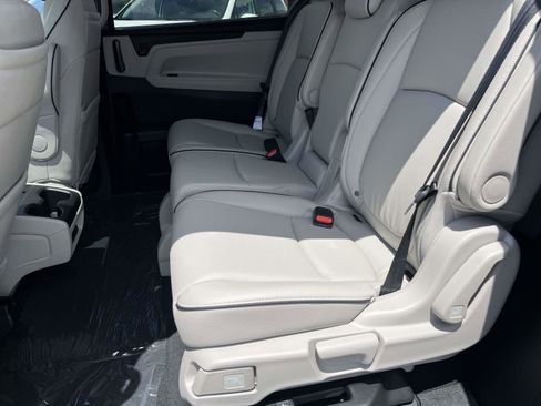 New 2026 Honda Odyssey Touring image 5